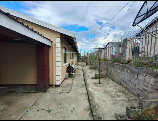 4 BEDROOM HOUSE FOR SALE IN MTHATHA CENTRAL